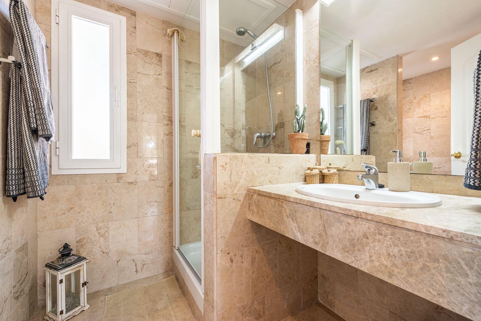 3 bedroom Penthouse for sale in Nueva Andalucia with pool - € 589,000 (Ref: 9424213)