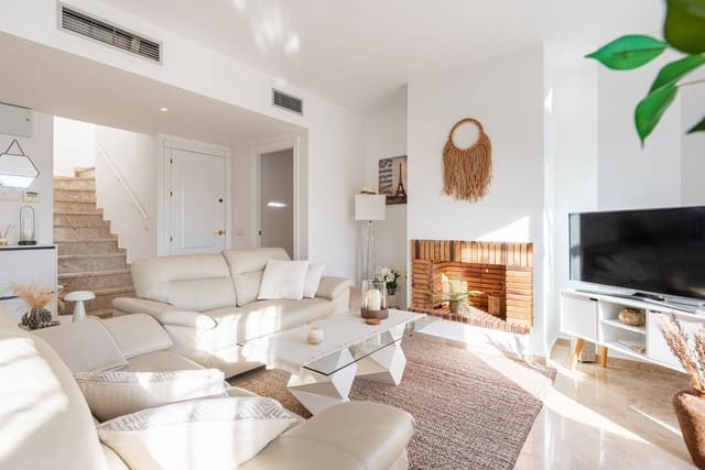 3 bedroom Penthouse for sale in Nueva Andalucia, Marbella with pool - € 589,000 (Ref: 9424213)