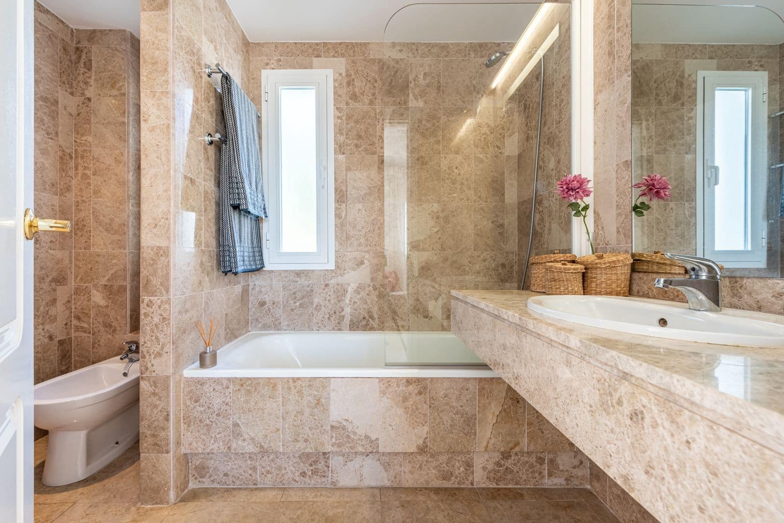 3 bedroom Penthouse for sale in Nueva Andalucia with pool - € 589,000 (Ref: 9424213)