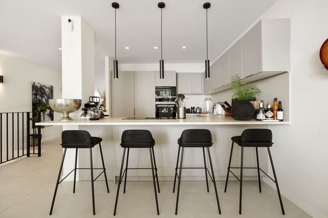 4 makuuhuone Omakotitalo myytävänä paikassa Marbella - 899 000 € (Ref: 9439021)