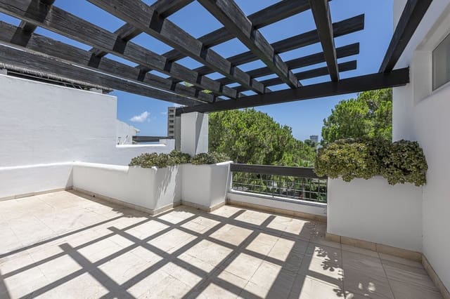 2 soveværelse Penthouse til salg i Río Real, Marbella med swimmingpool - € 635.000 (Ref: 9439022)