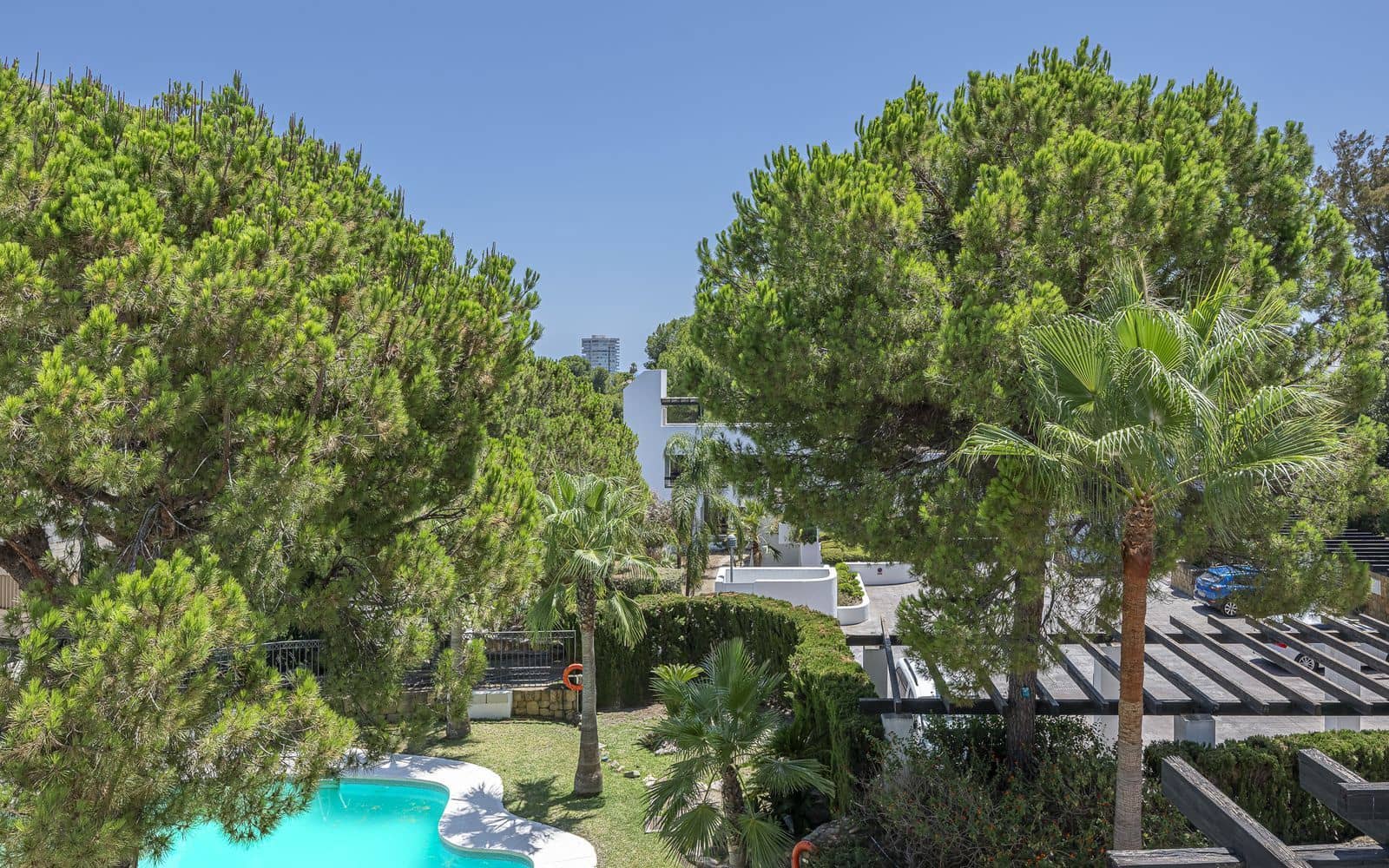 2 bedroom Penthouse for sale in Rio Real with pool - € 635,000 (Ref: 9439022)