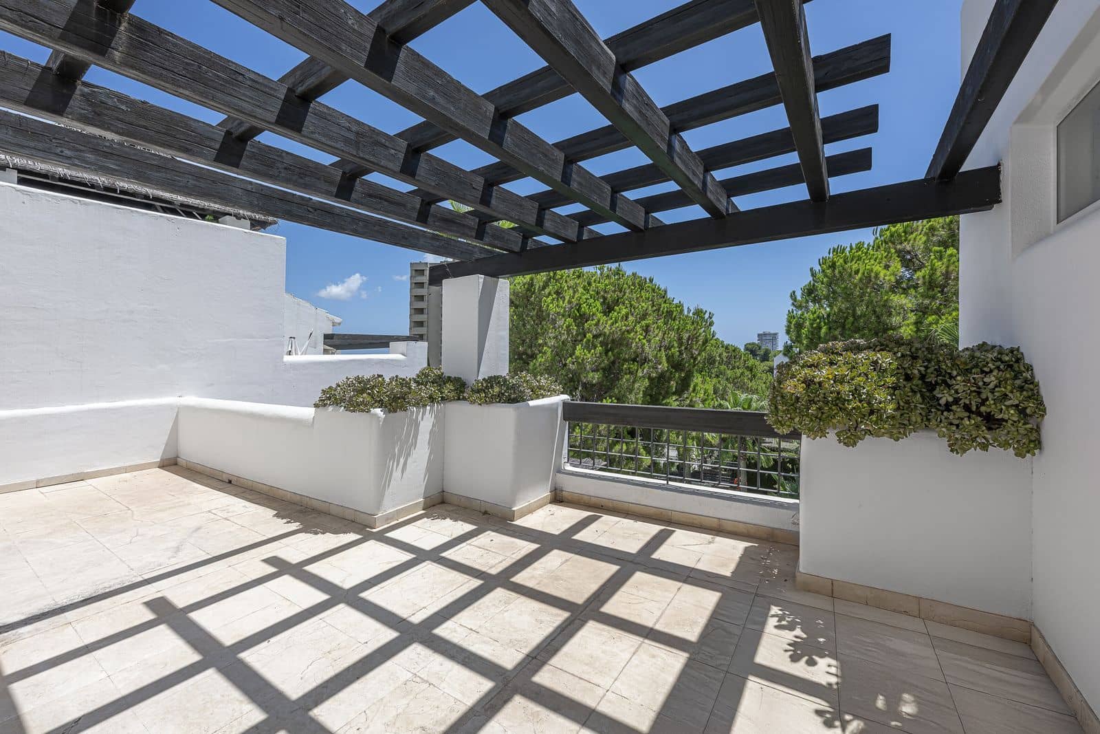 2 bedroom Penthouse for sale in Rio Real with pool - € 635,000 (Ref: 9439022)