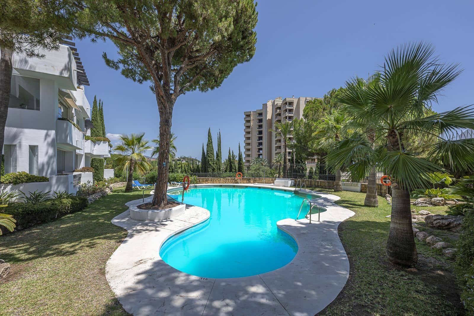 2 bedroom Penthouse for sale in Rio Real with pool - € 635,000 (Ref: 9439022)