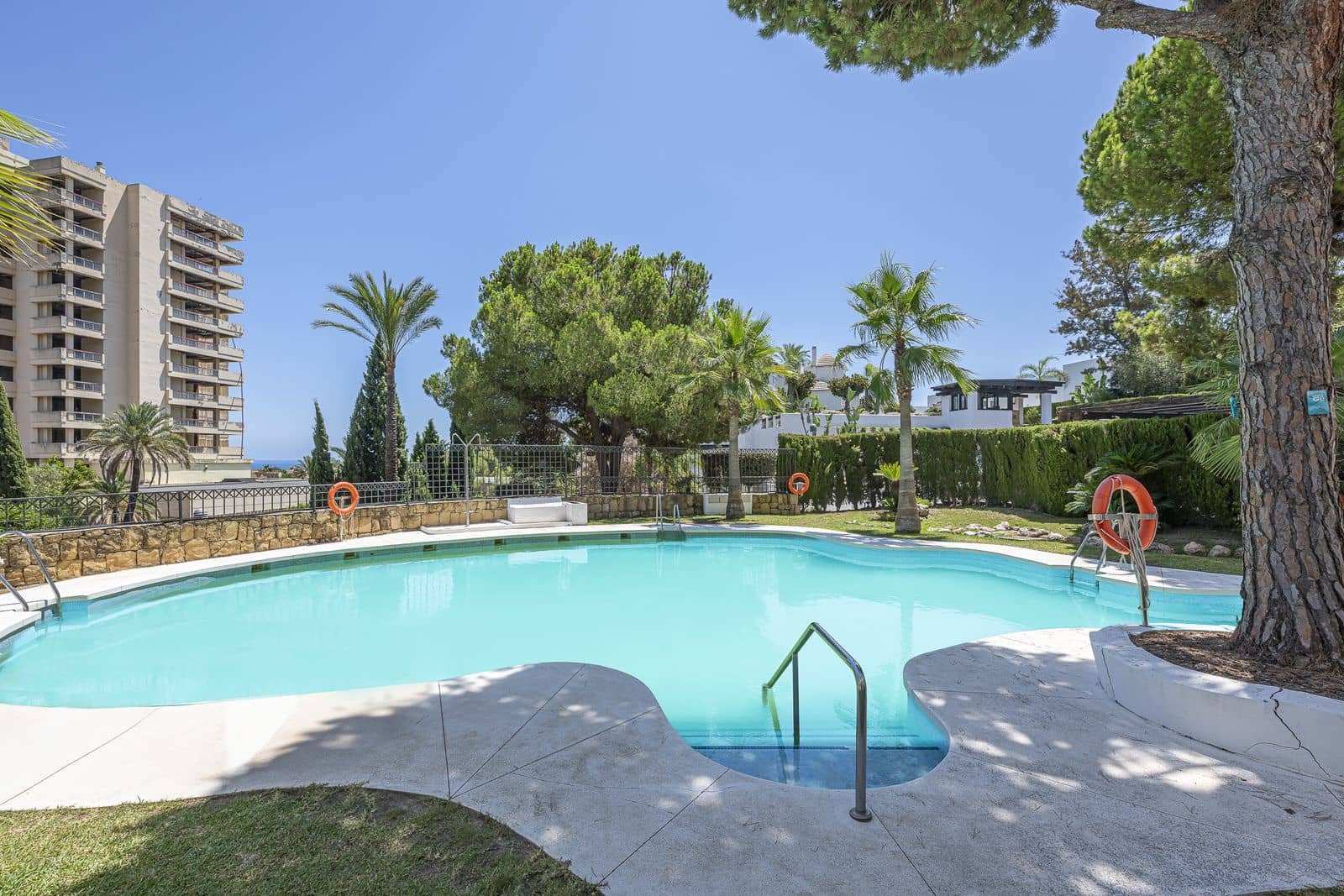 2 bedroom Penthouse for sale in Rio Real with pool - € 635,000 (Ref: 9439022)