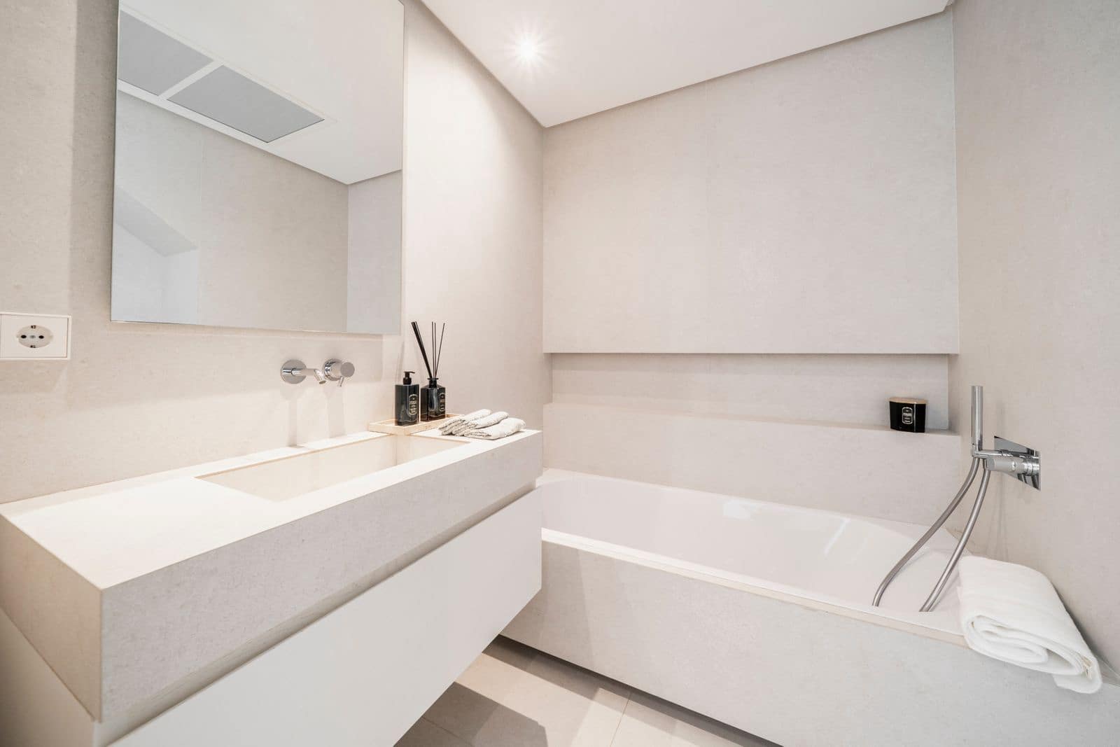 3 bedroom Penthouse for sale in Benahavis with pool - € 925,000 (Ref: 9451667)