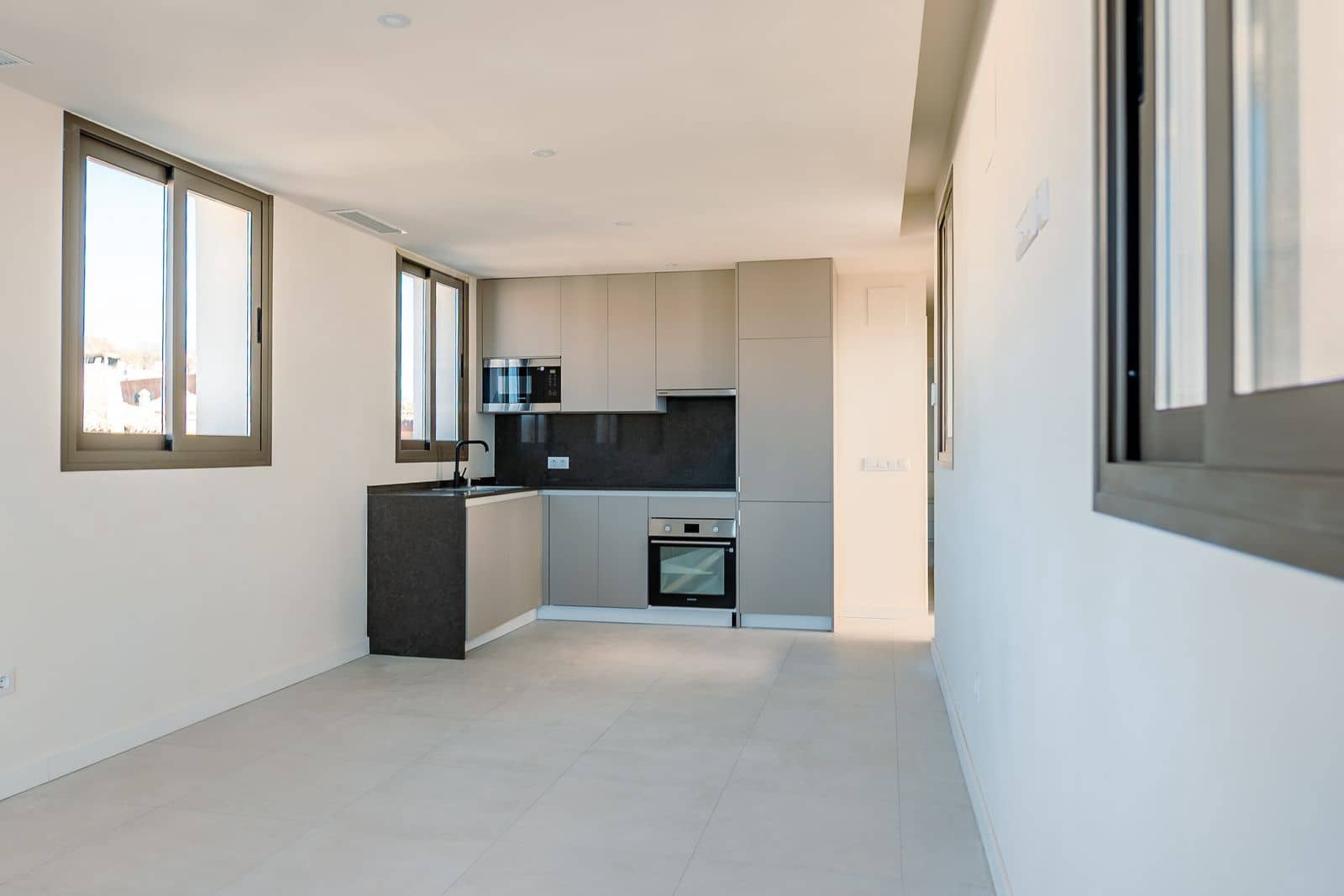 2 soveværelse Penthouse til salg i Estepona med swimmingpool - € 595.000 (Ref: 9488033)