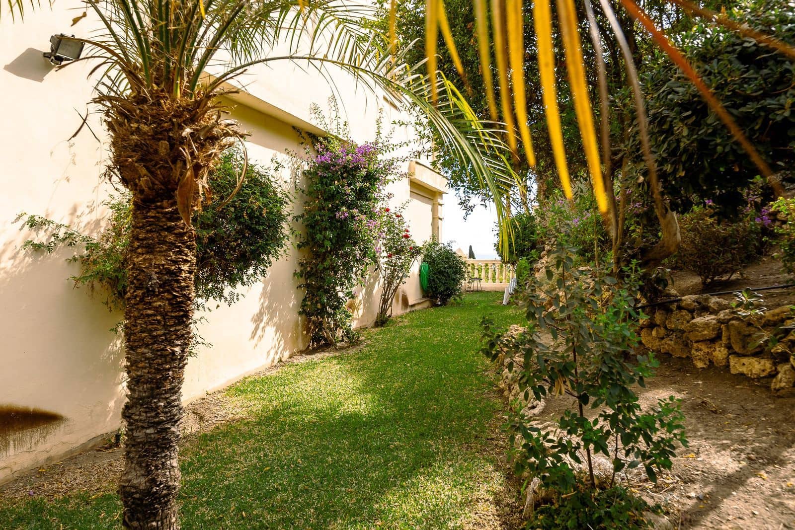 3 bedroom Semi-detached Villa for sale in Elviria - € 1,800,000 (Ref: 9488571)