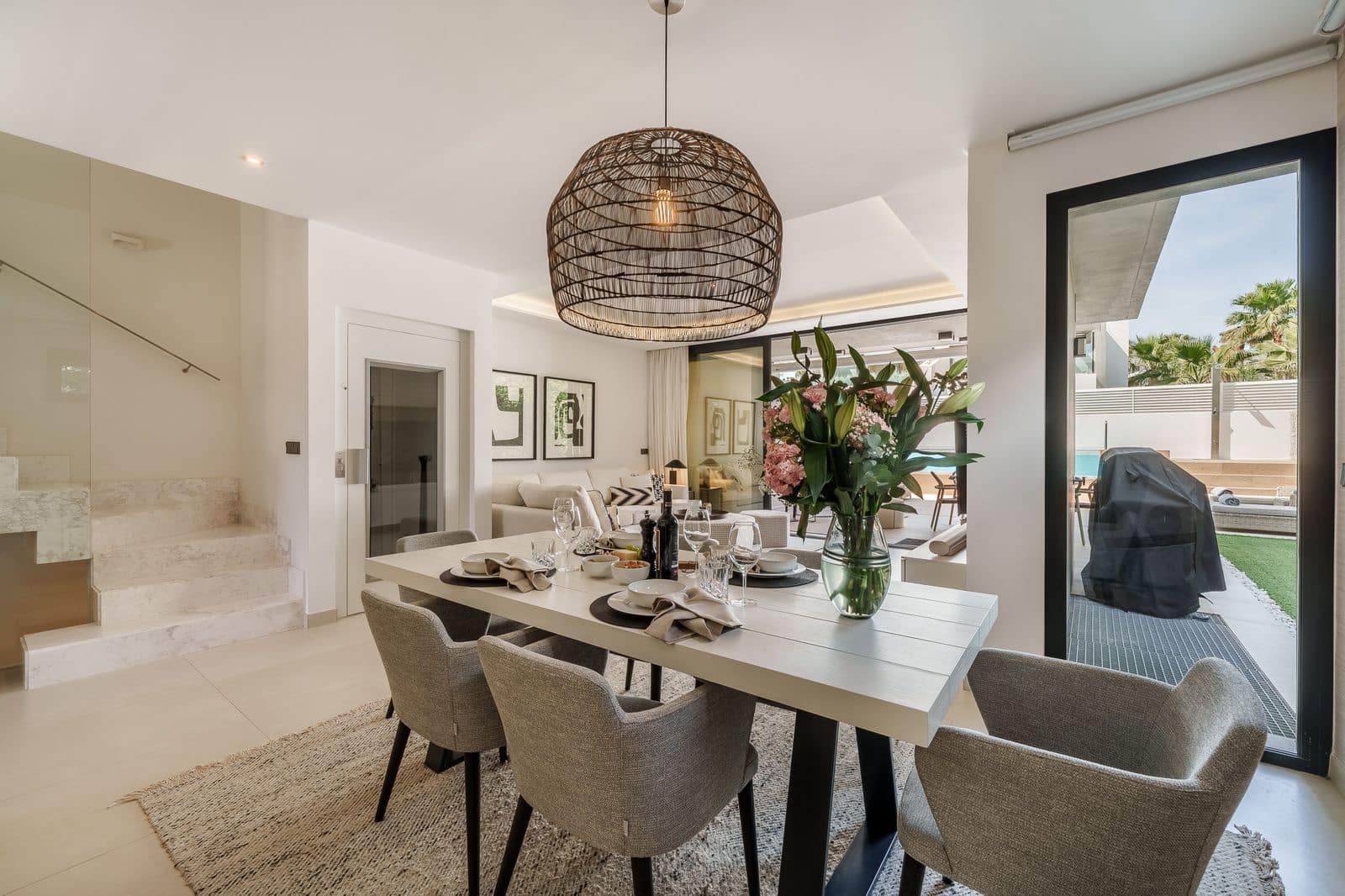 5 bedroom Semi-detached Villa for sale in Puerto Banus with pool - € 2,585,000 (Ref: 9575441)