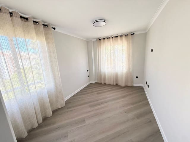 3 bedroom Townhouse for sale in El Paraiso, Estepona - € 990,000 (Ref: 9575452)