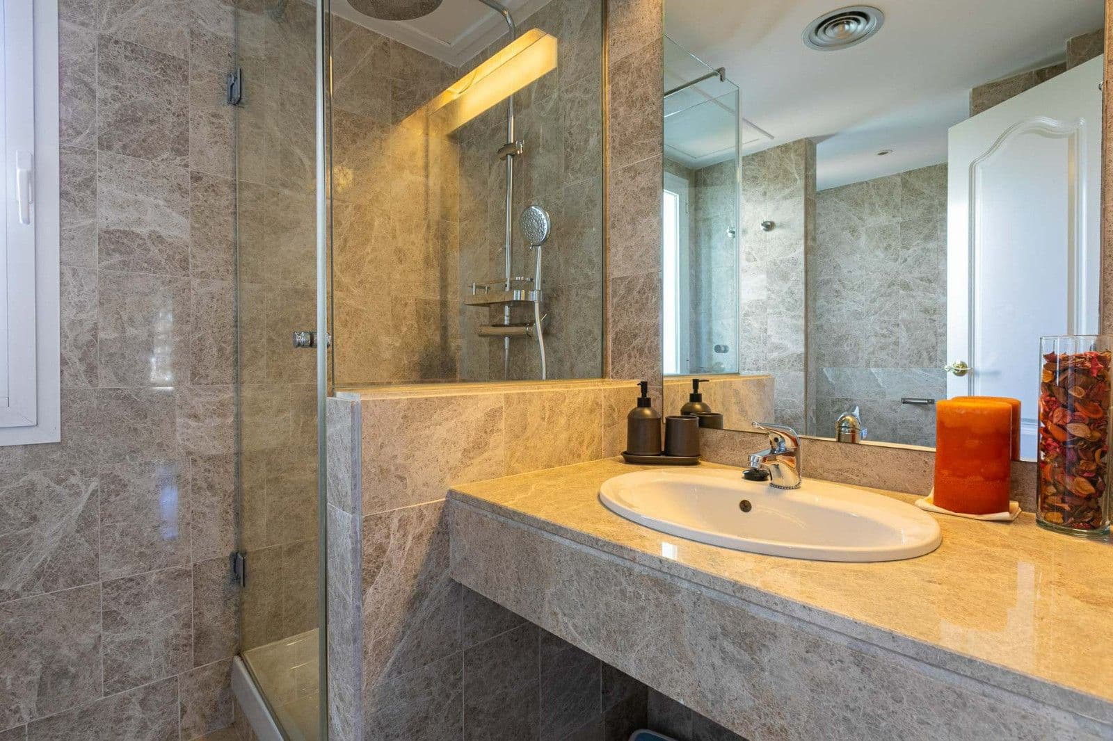 3 soveværelse Lejlighed til salg i Nueva Andalucia med swimmingpool - € 599.000 (Ref: 9575453)