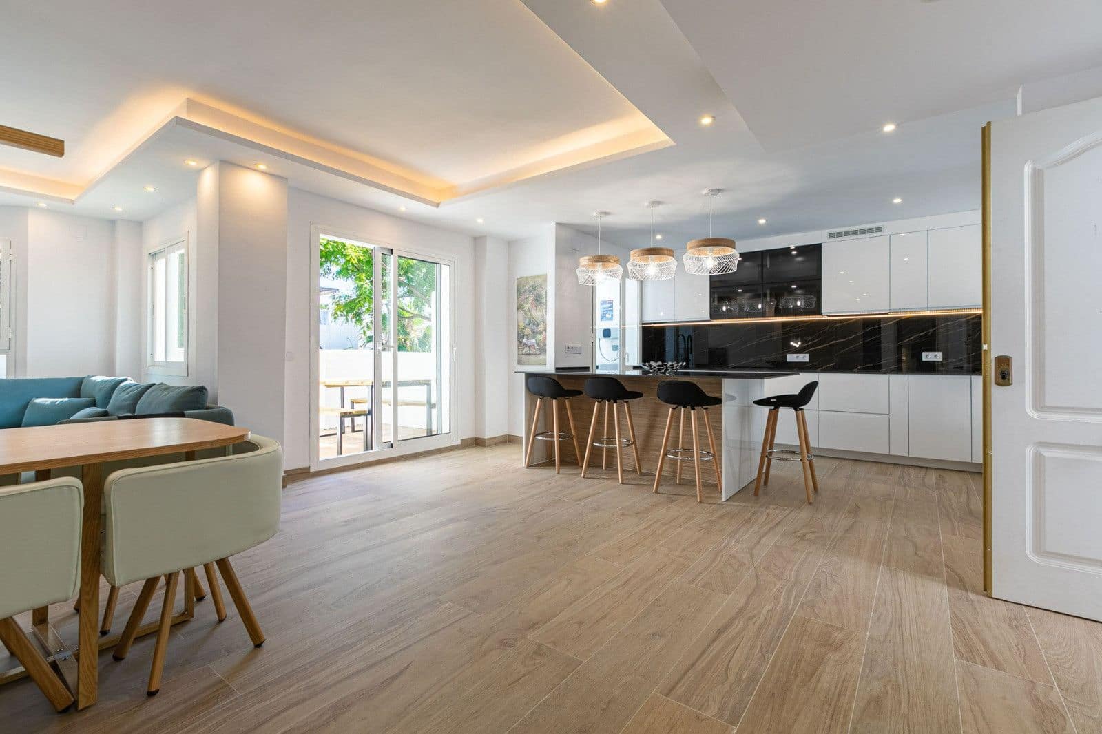 3 soveværelse Lejlighed til salg i Nueva Andalucia med swimmingpool - € 599.000 (Ref: 9575453)