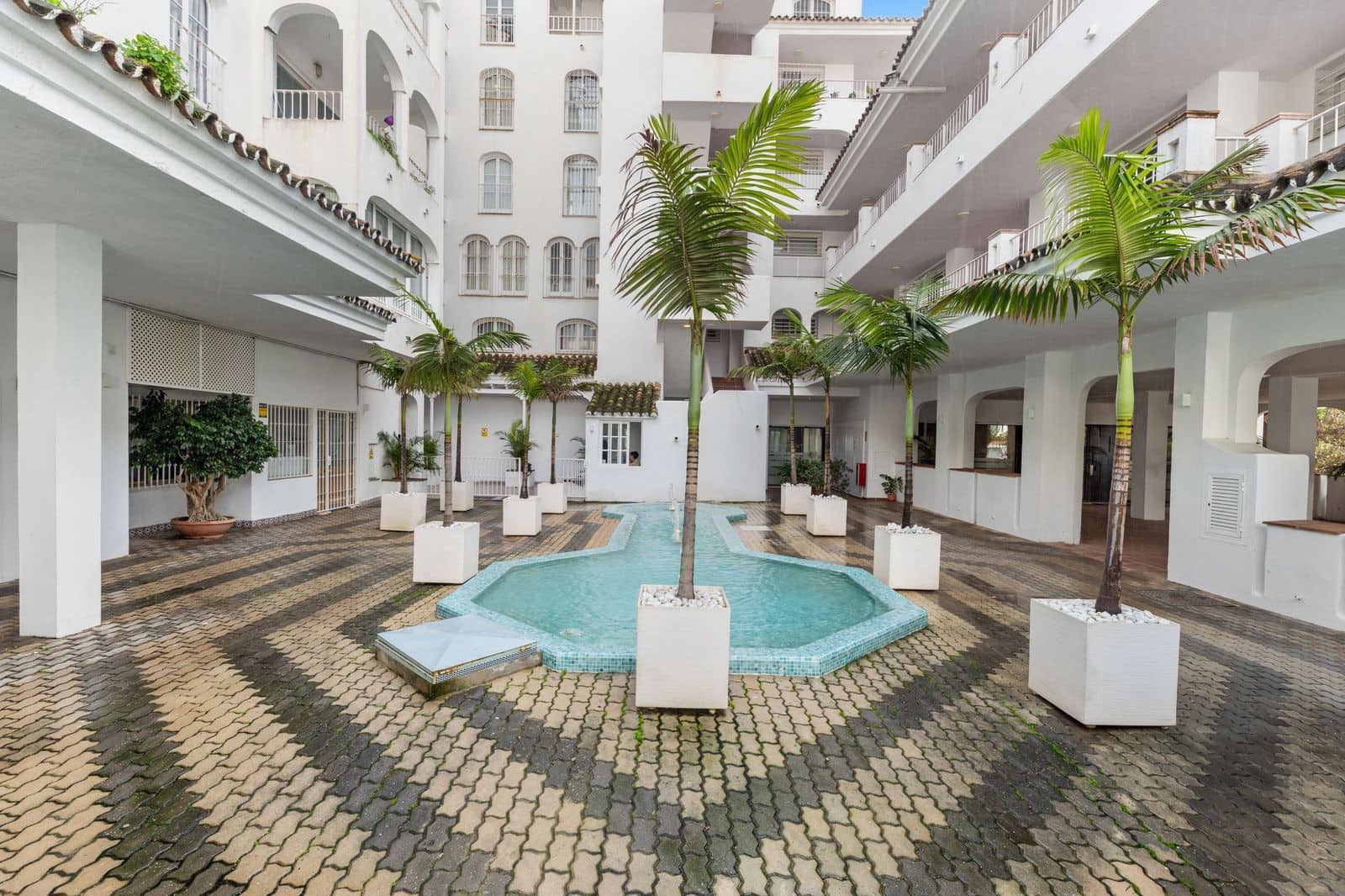 2 slaapkamer Appartement te koop in Puerto Banus - € 520.000 (Ref: 9575454)