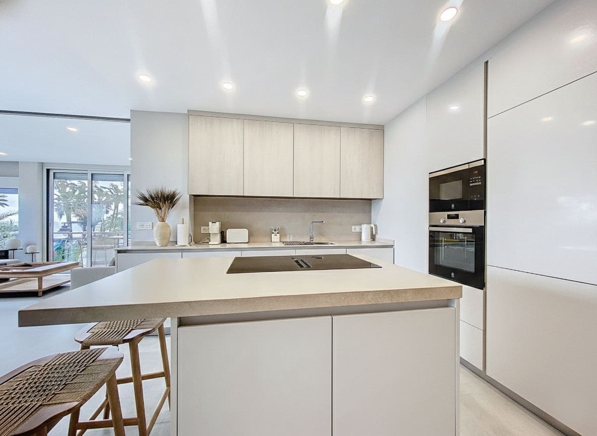 2 sypialnia Apartament na sprzedaż w Estepona - 895 000 € (Ref: 9610650)