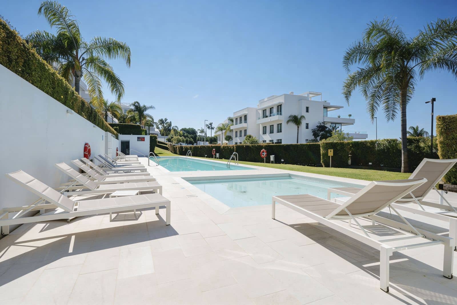 Apartamento de 3 habitaciones en New Golden Mile en venta con piscina - 850.000 € (Ref: 9629419)