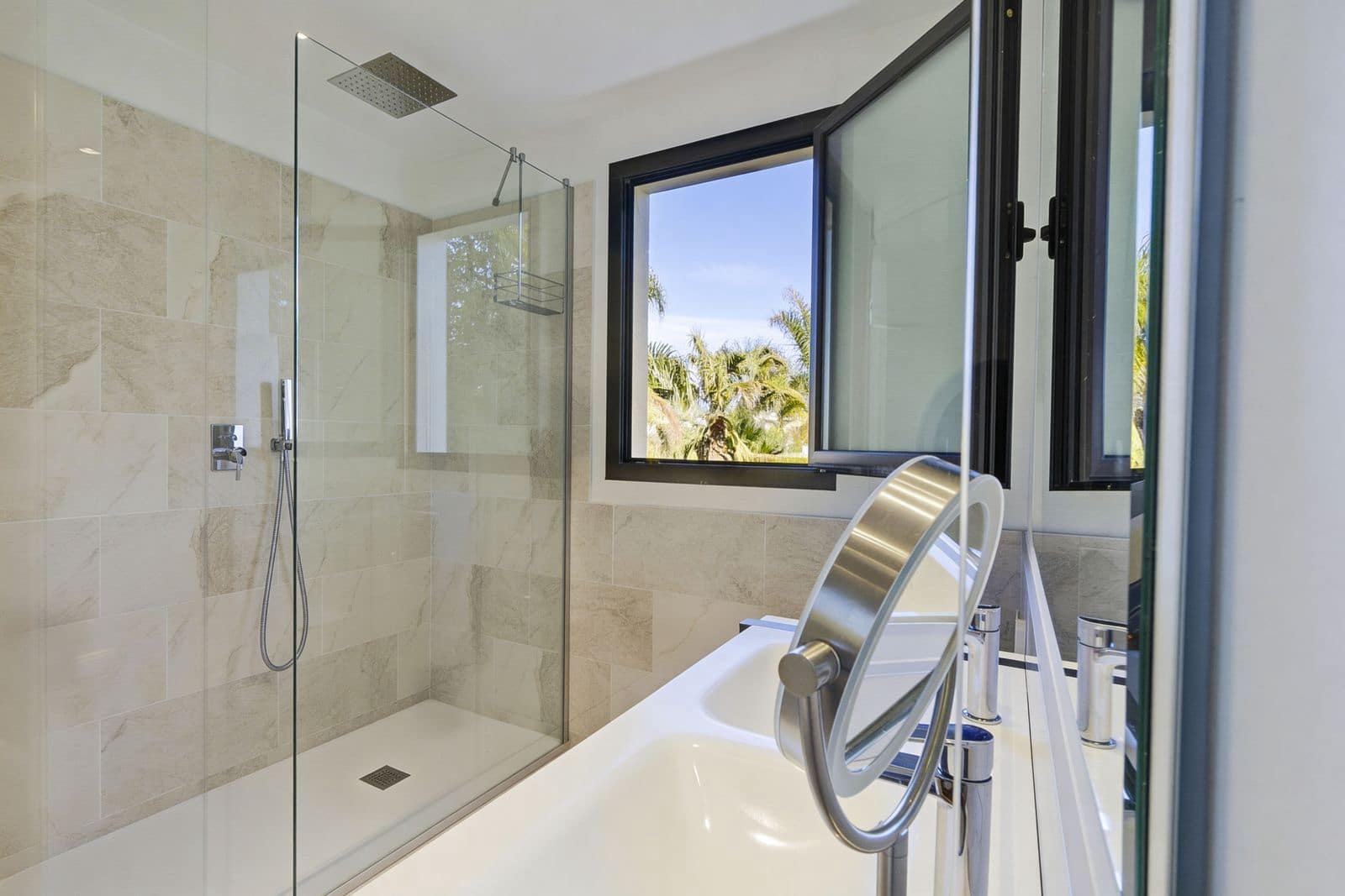 3 bedroom Apartment for sale in New Golden Mile with pool - € 850,000 (Ref: 9629419)