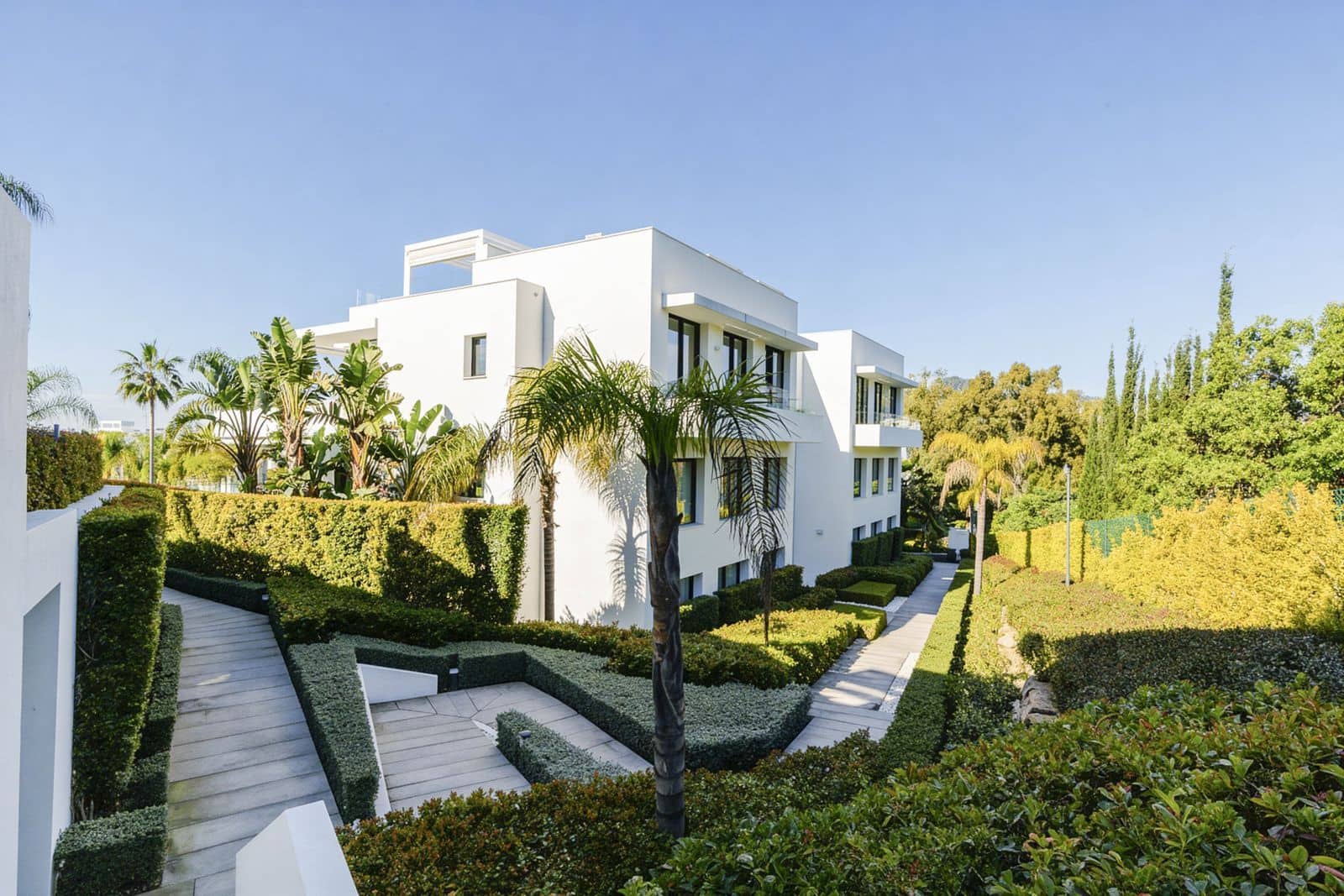 3 bedroom Apartment for sale in New Golden Mile with pool - € 850,000 (Ref: 9629419)