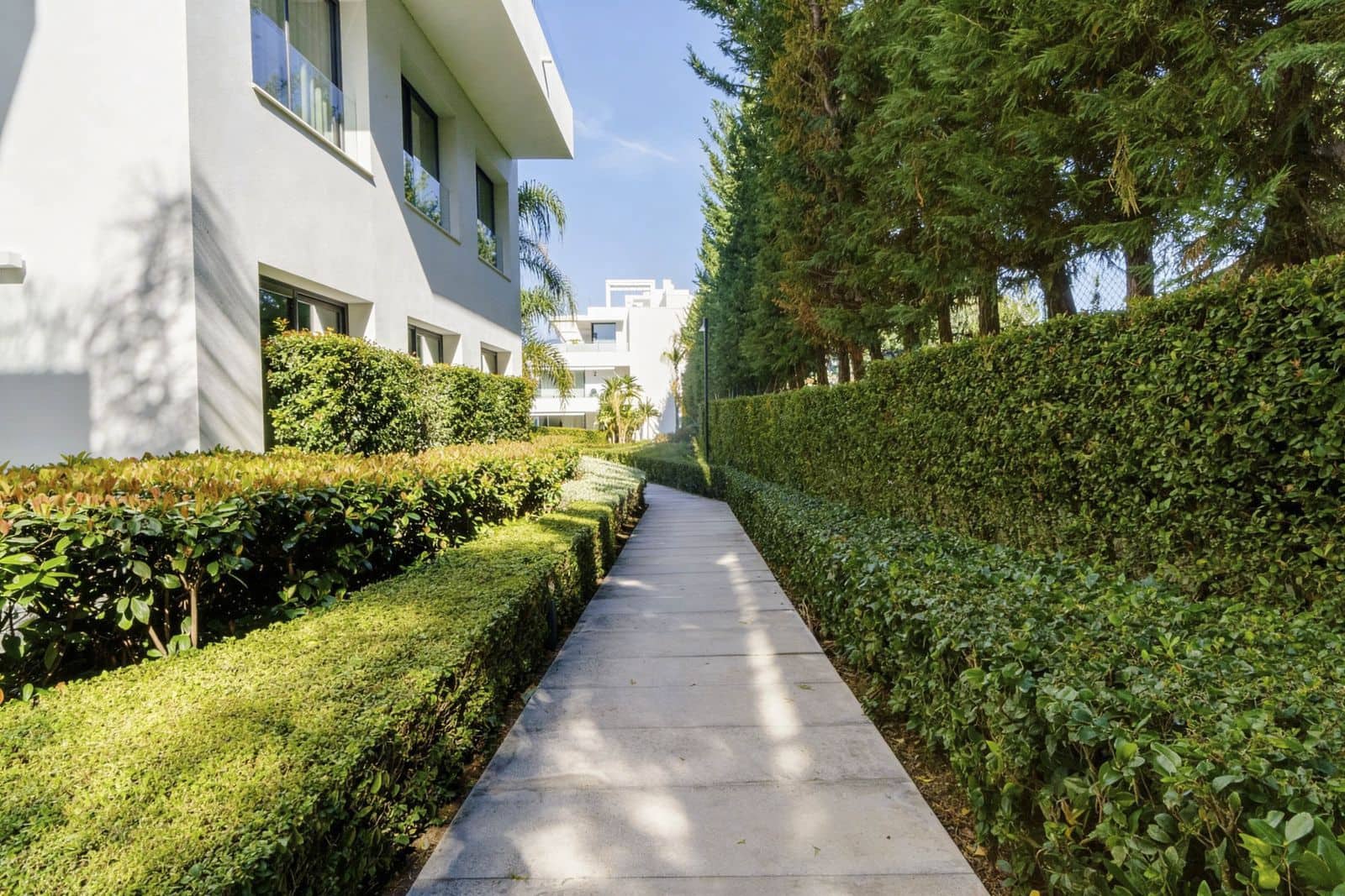 3 bedroom Apartment for sale in New Golden Mile with pool - € 850,000 (Ref: 9629419)