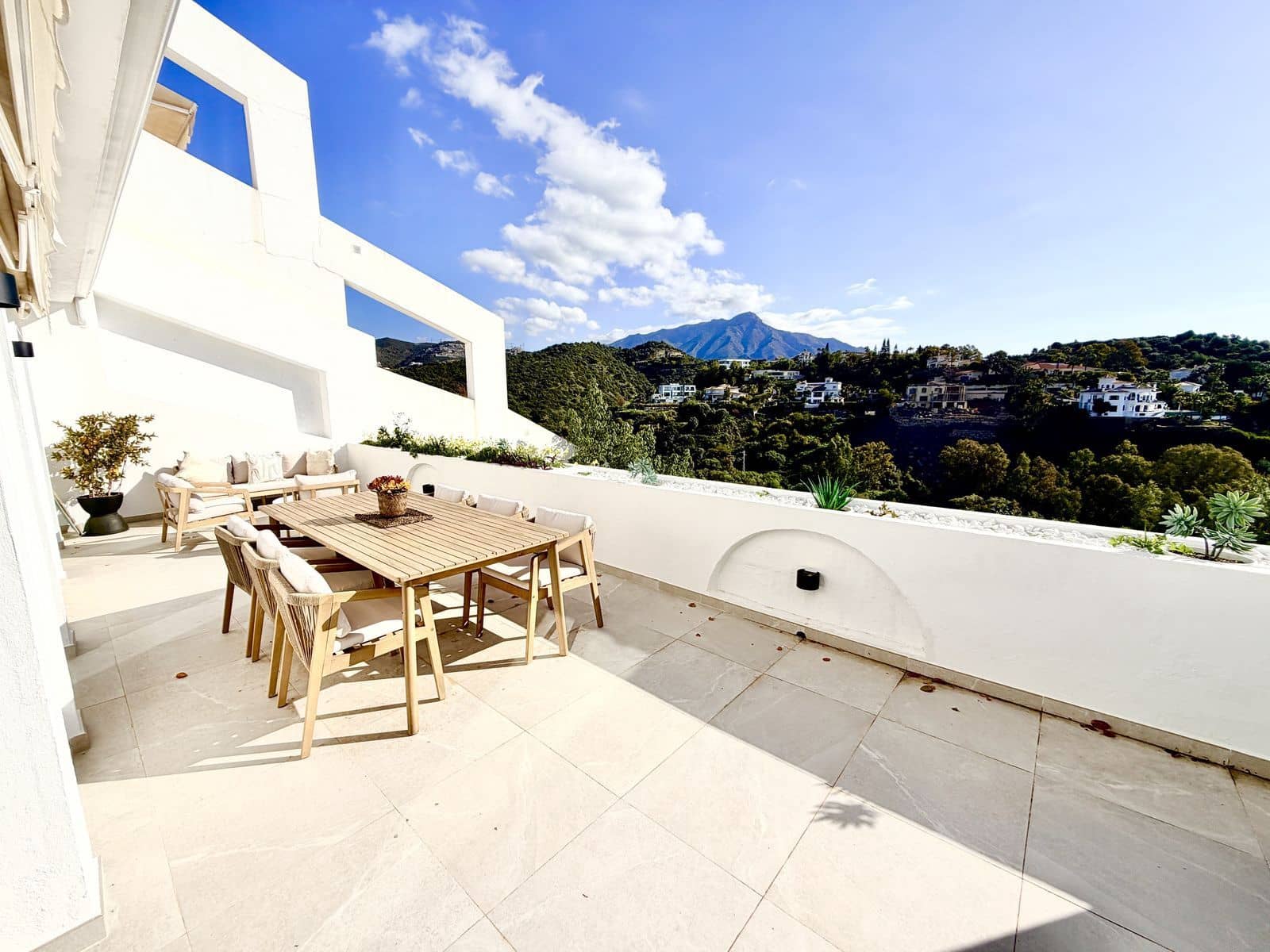 Apartamento de 3 habitaciones en La Quinta en venta - 899.000 € (Ref: 9703341)