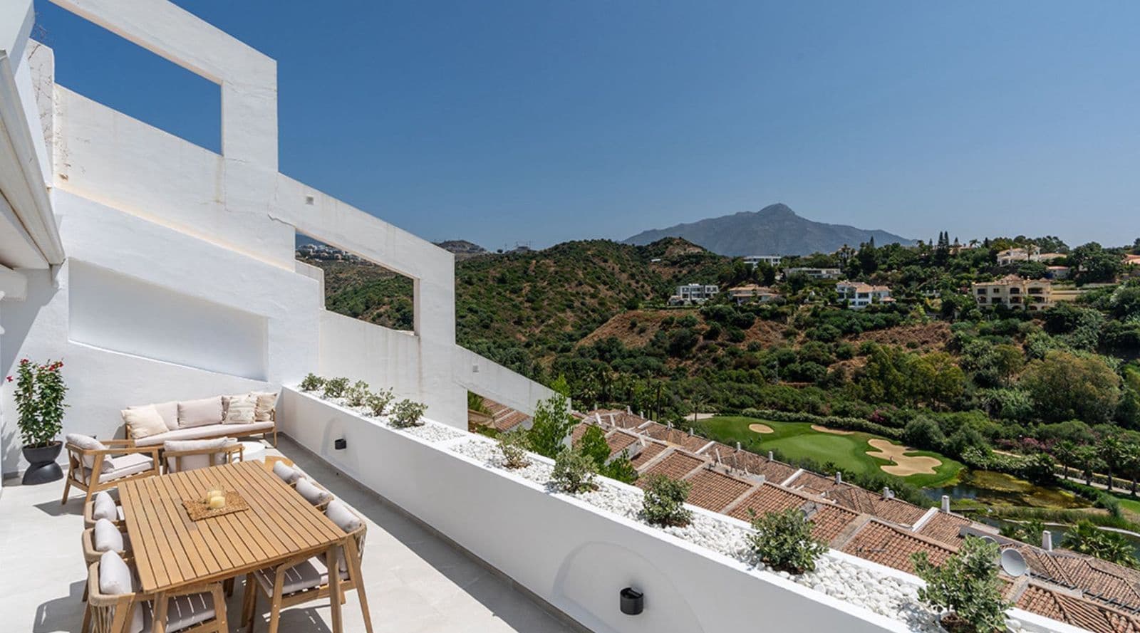 Apartamento de 3 habitaciones en La Quinta en venta - 899.000 € (Ref: 9703341)