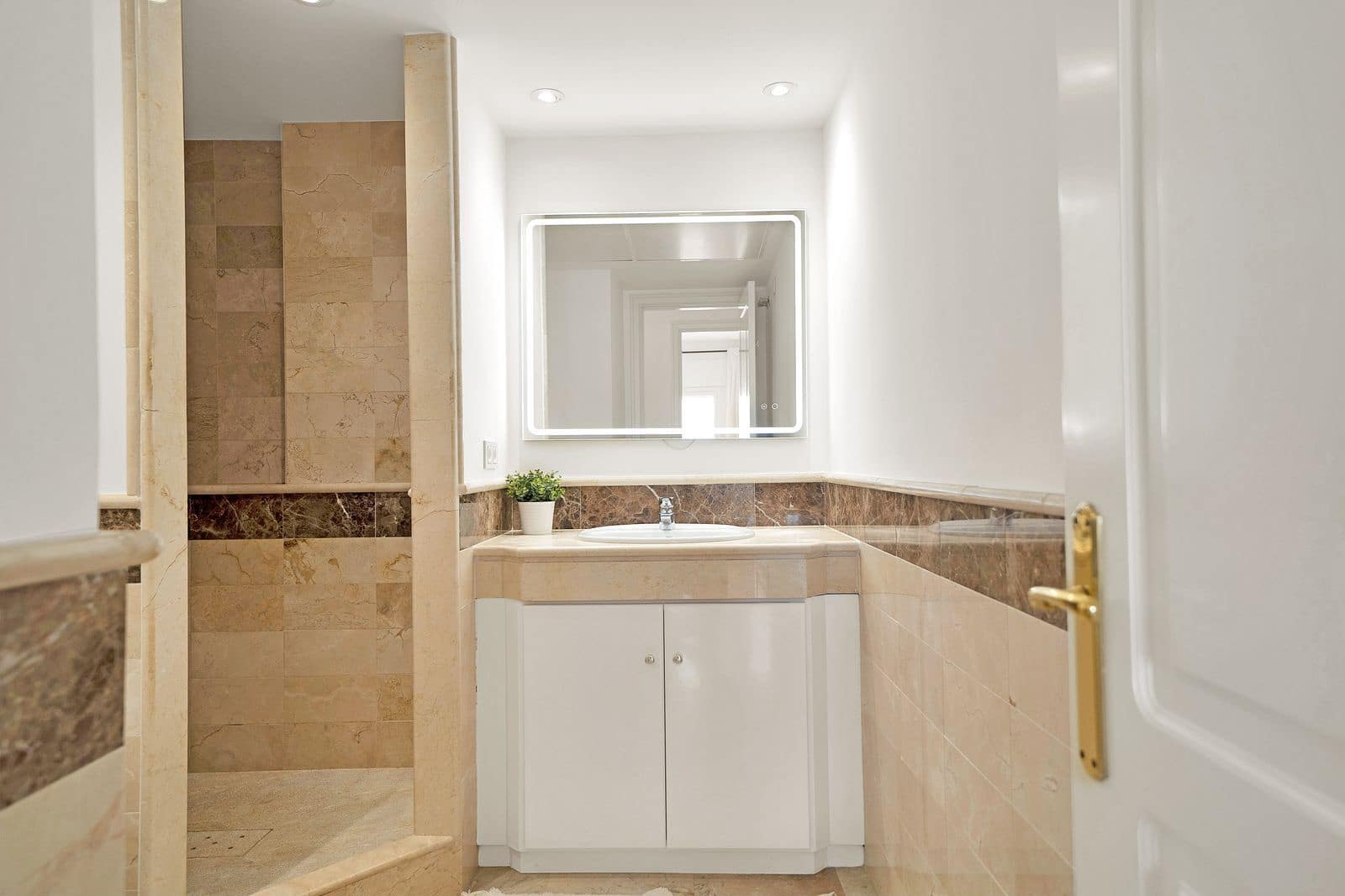 Apartamento de 2 habitaciones en Elviria en venta con garaje - 539.000 € (Ref: 9703344)