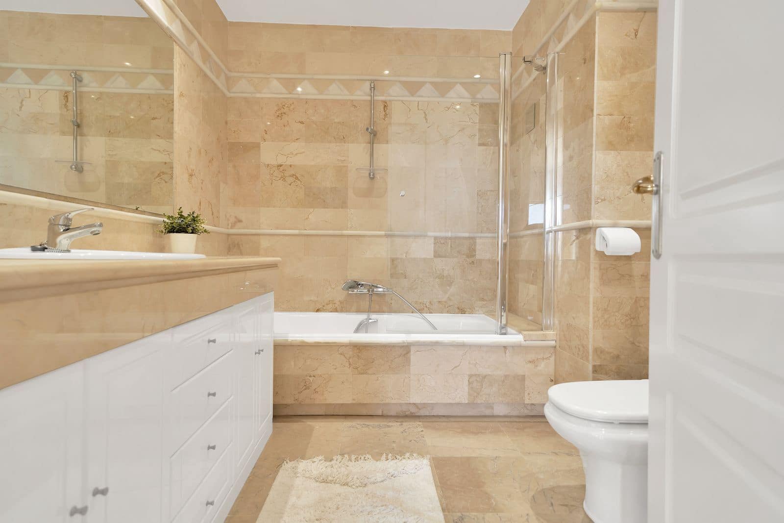 Apartamento de 2 habitaciones en Elviria en venta con garaje - 539.000 € (Ref: 9703344)