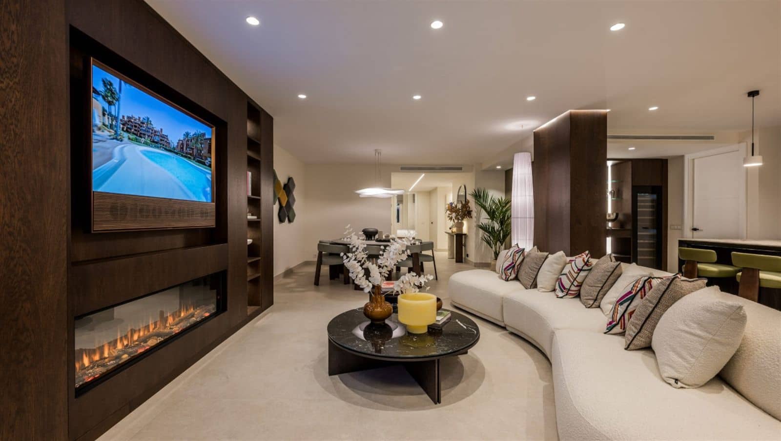 3 makuuhuone Huoneisto myytävänä paikassa Los Monteros mukana uima-altaan - 2 450 000 € (Ref: 9703346)