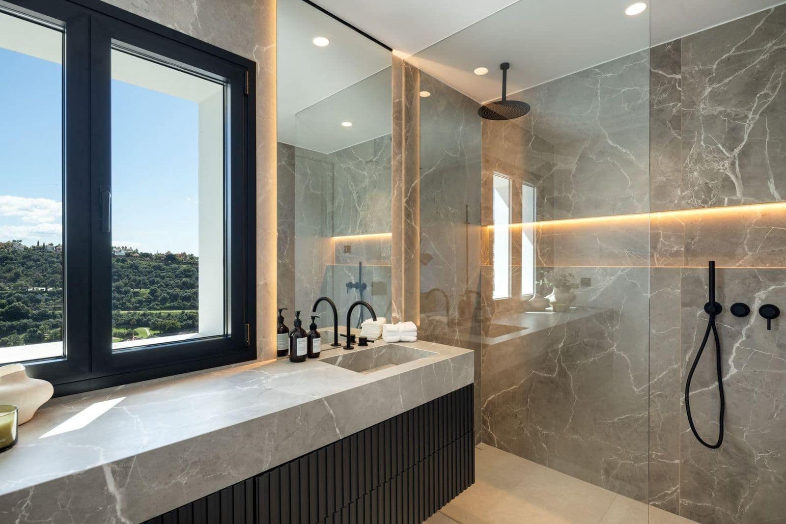 5 slaapkamer Villa te koop in Los Arqueros met zwembad garage - € 5.495.000 (Ref: 9758356)