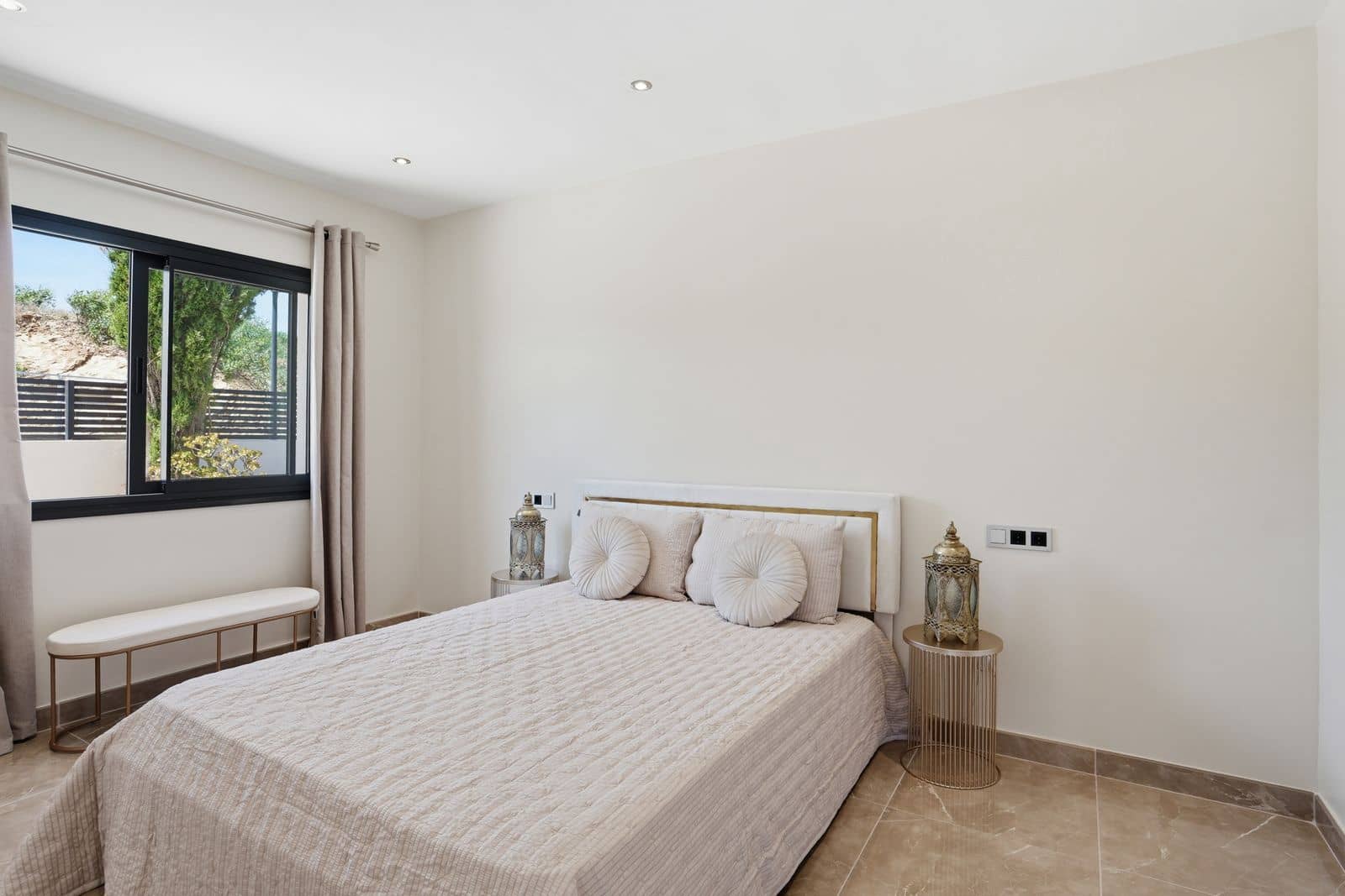 4 bedroom Villa for sale in El Chaparral with pool - € 1,599,000 (Ref: 9993734)