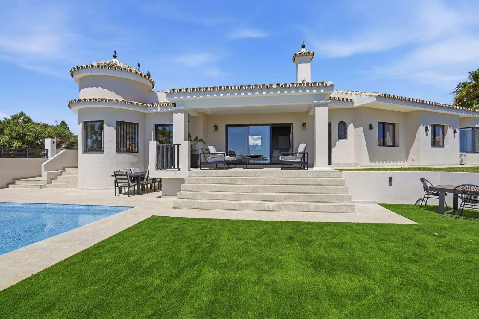 4 bedroom Villa for sale in El Chaparral with pool - € 1,599,000 (Ref: 9993734)