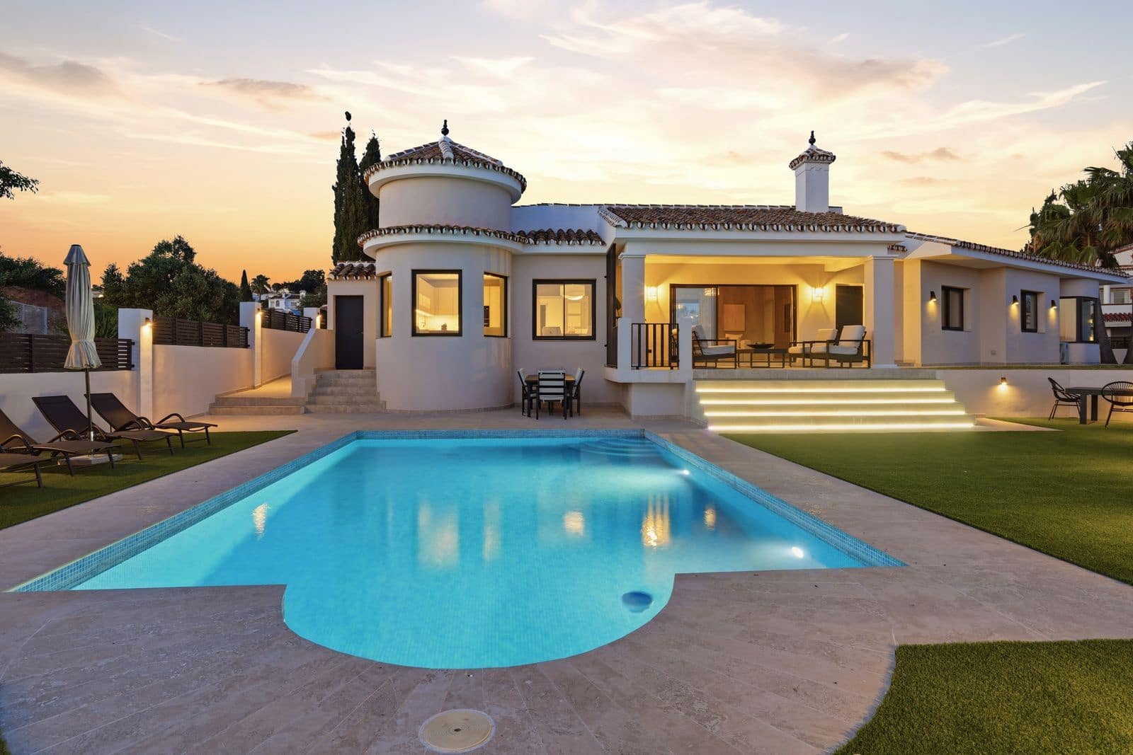 4 bedroom Villa for sale in El Chaparral with pool - € 1,599,000 (Ref: 9993734)