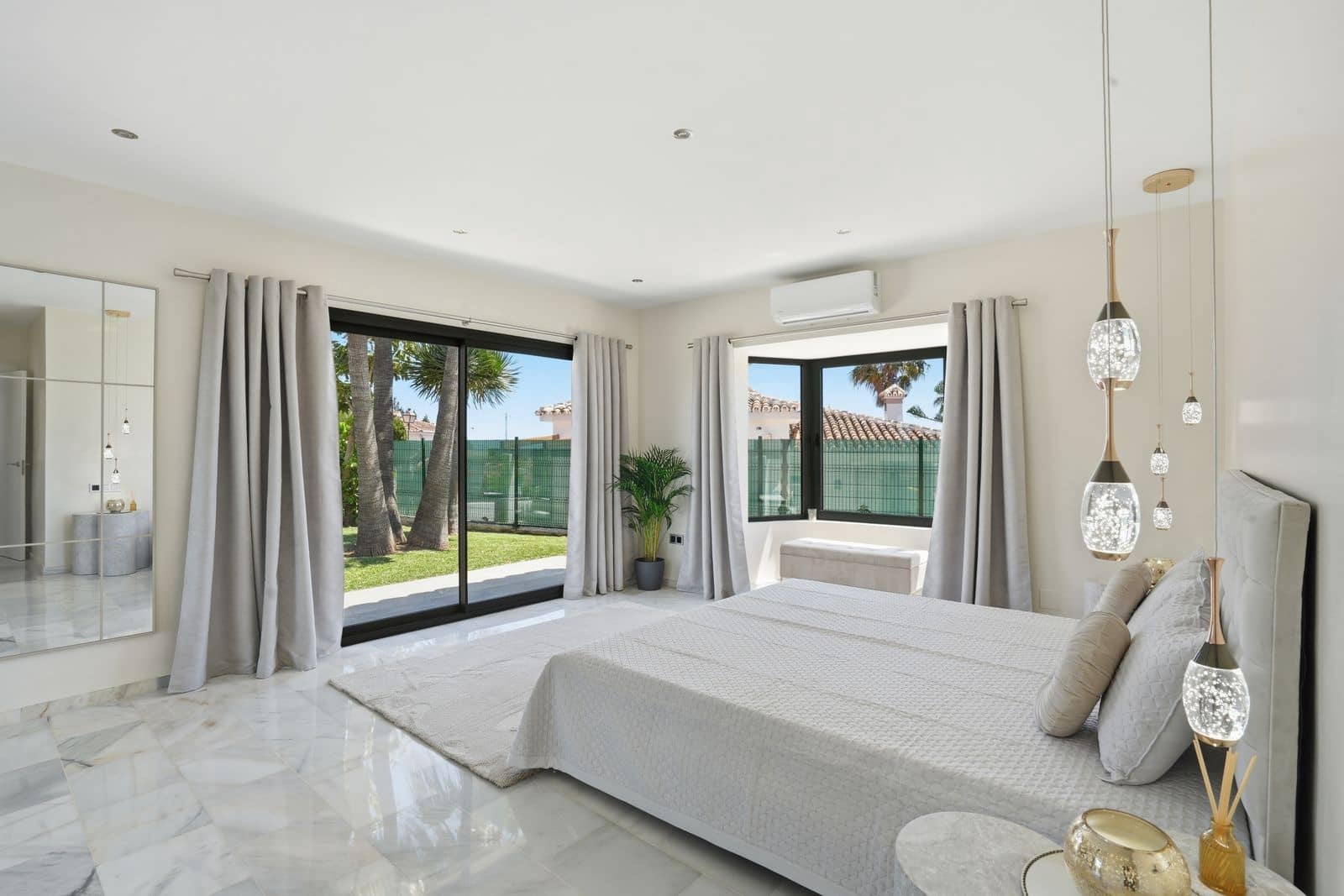 4 bedroom Villa for sale in El Chaparral with pool - € 1,599,000 (Ref: 9993734)