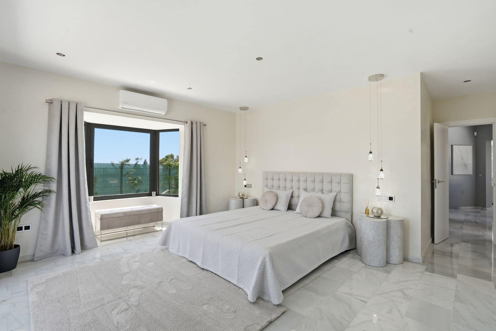 4 bedroom Villa for sale in El Chaparral with pool - € 1,599,000 (Ref: 9993734)