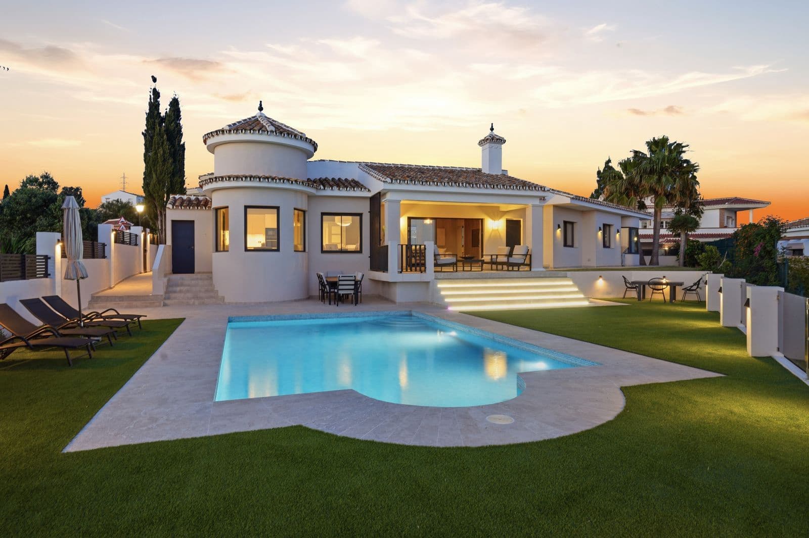 4 bedroom Villa for sale in El Chaparral with pool - € 1,599,000 (Ref: 9993734)