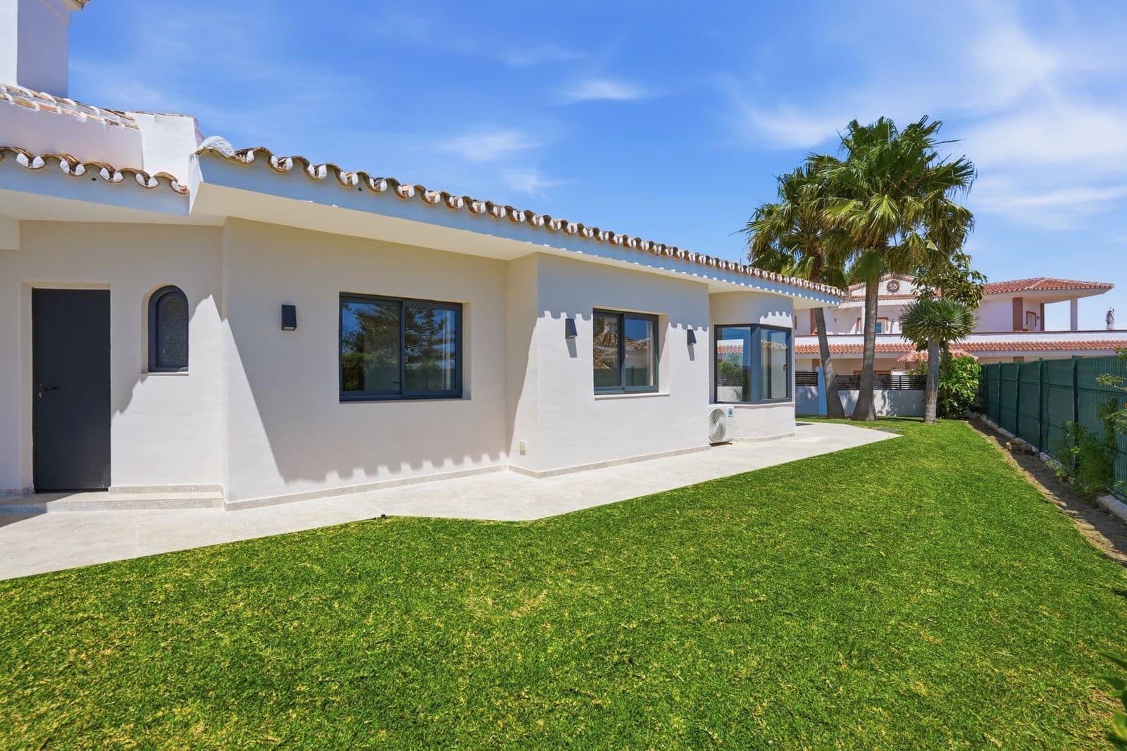 4 bedroom Villa for sale in El Chaparral with pool - € 1,599,000 (Ref: 9993734)