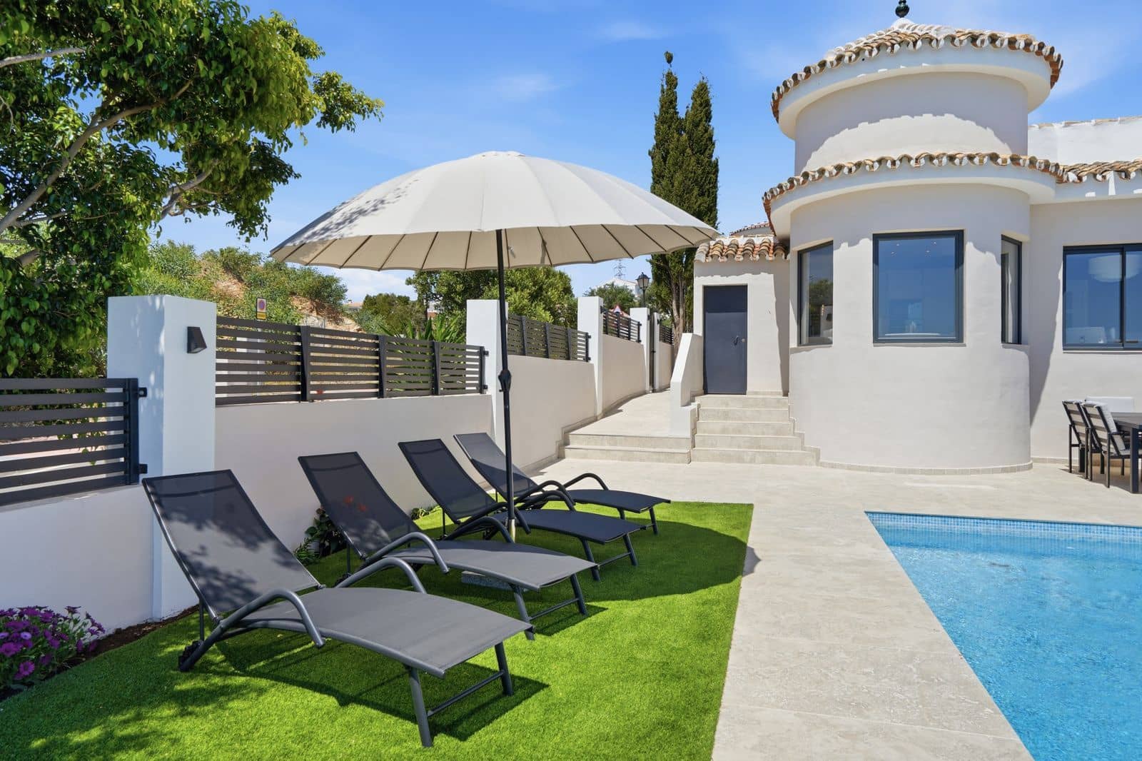 4 bedroom Villa for sale in El Chaparral with pool - € 1,599,000 (Ref: 9993734)