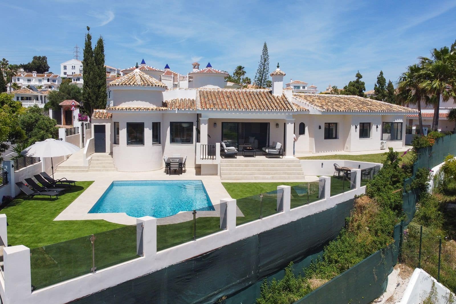 4 bedroom Villa for sale in El Chaparral with pool - € 1,599,000 (Ref: 9993734)