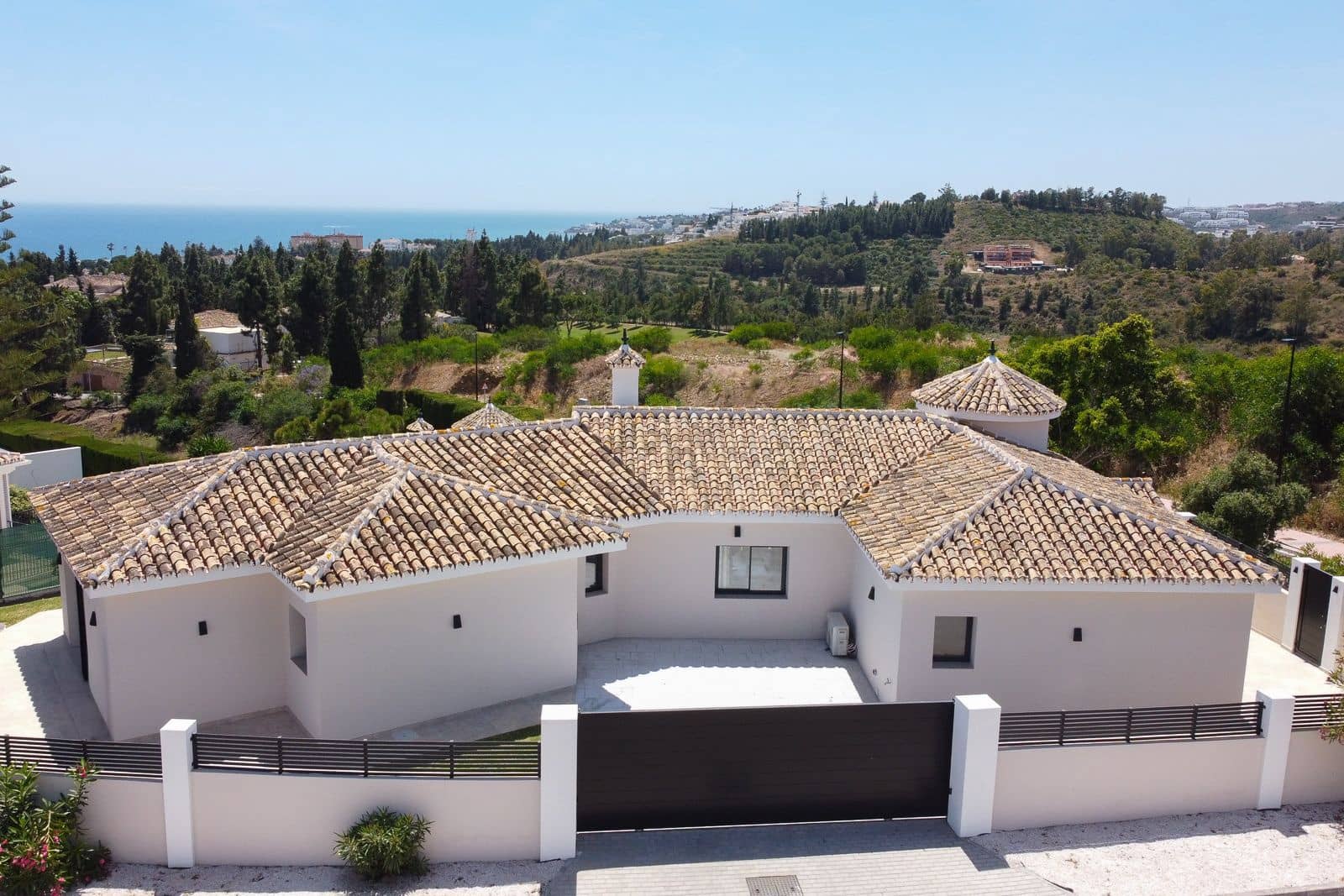 4 bedroom Villa for sale in El Chaparral with pool - € 1,599,000 (Ref: 9993734)