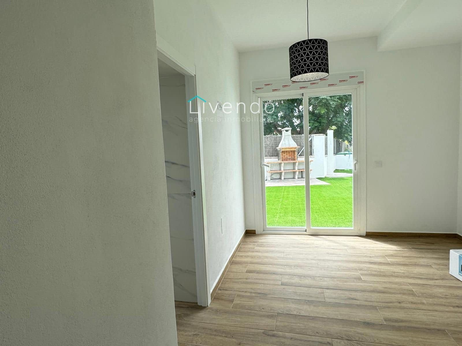 3 sypialnia Finka/Dom wiejski na sprzedaż w Conil de la Frontera z basenem - 600 000 € (Ref: 9537724)