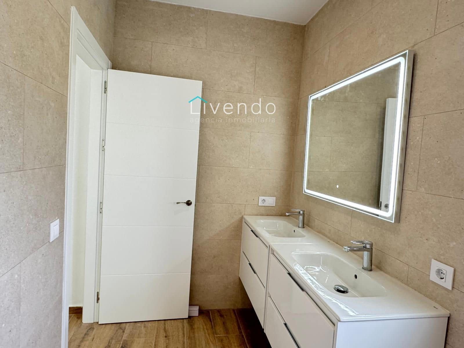 3 sypialnia Finka/Dom wiejski na sprzedaż w Conil de la Frontera z basenem - 600 000 € (Ref: 9537724)