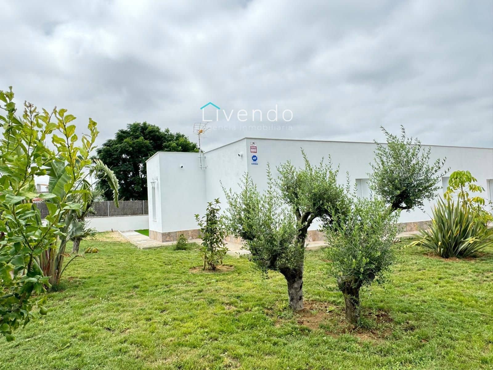 3 sypialnia Finka/Dom wiejski na sprzedaż w Conil de la Frontera z basenem - 600 000 € (Ref: 9537724)