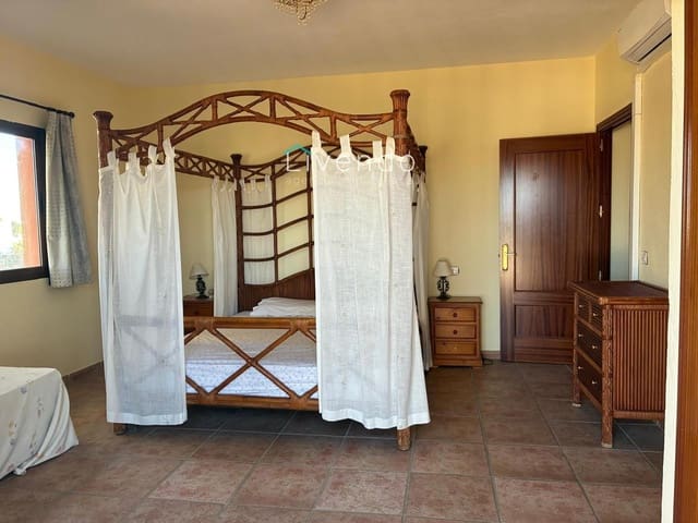 5 soveværelse Villa til salg i Conil de la Frontera - € 367.999 (Ref: 9537726)