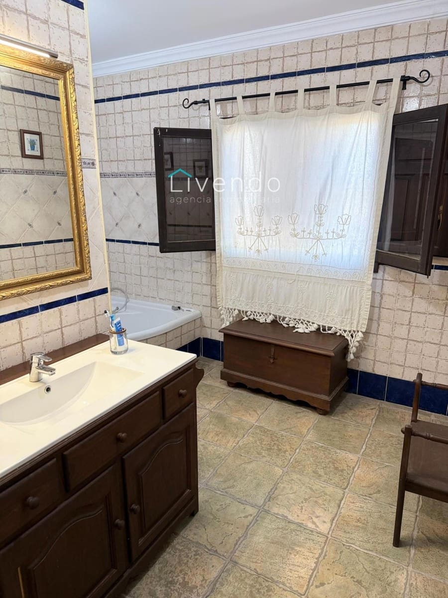 Chalet de 5 habitaciones en Barbate en venta con garaje - 509.900 € (Ref: 9537736)