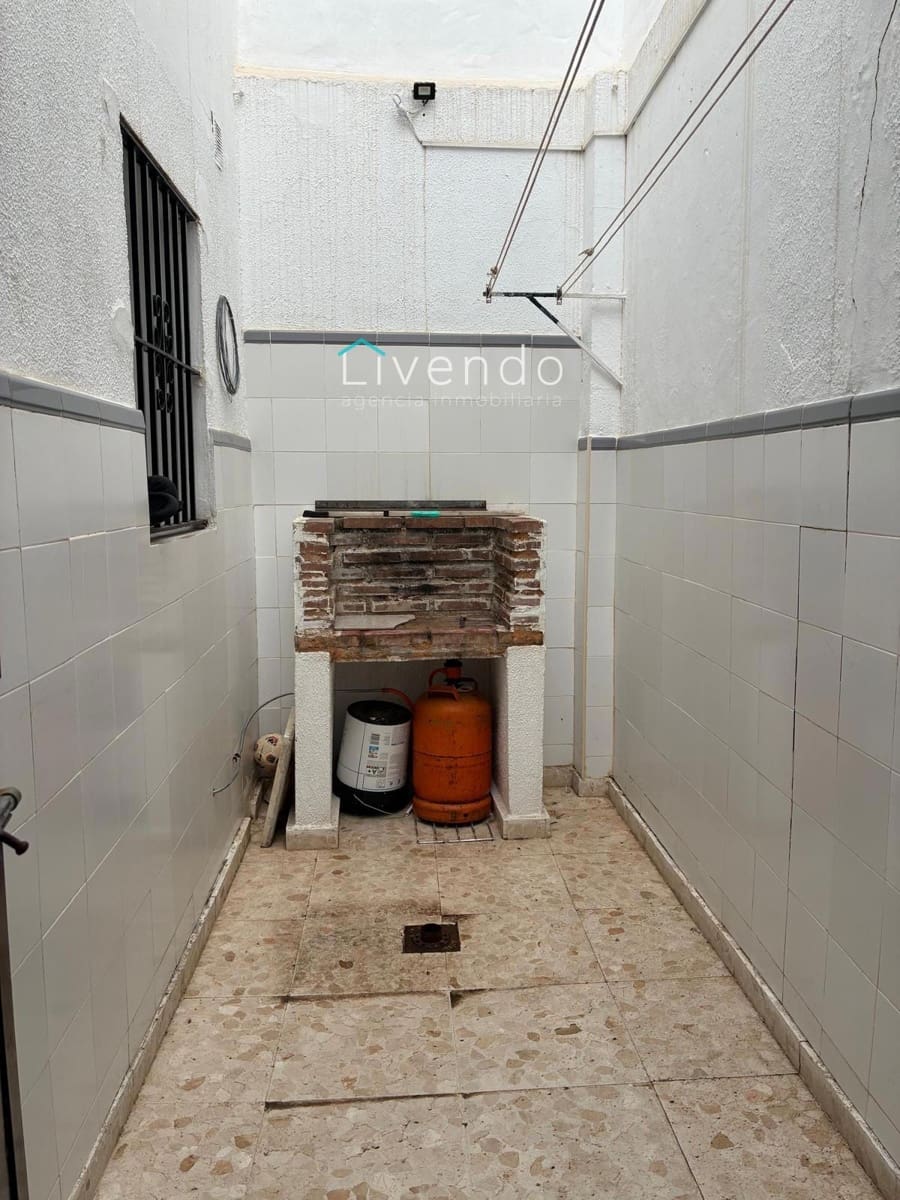 Chalet de 4 habitaciones en Barbate en venta - 198.900 € (Ref: 9537749)