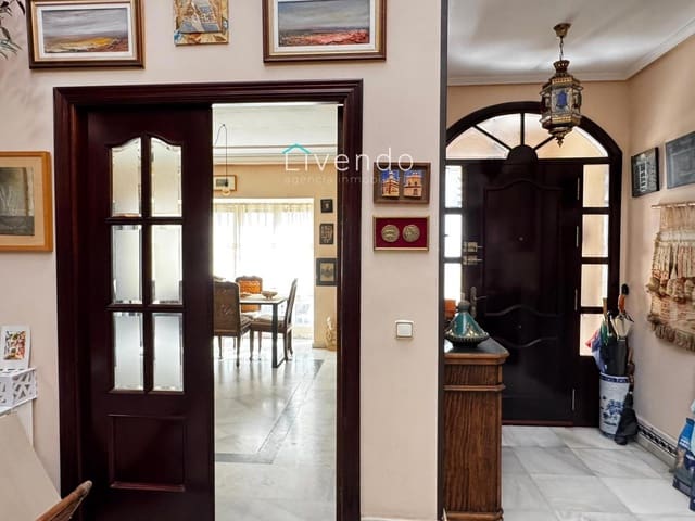 5 soverom Villa til salgs i Chiclana de la Frontera med svømmebasseng garasje - € 450 000 (Ref: 9622779)