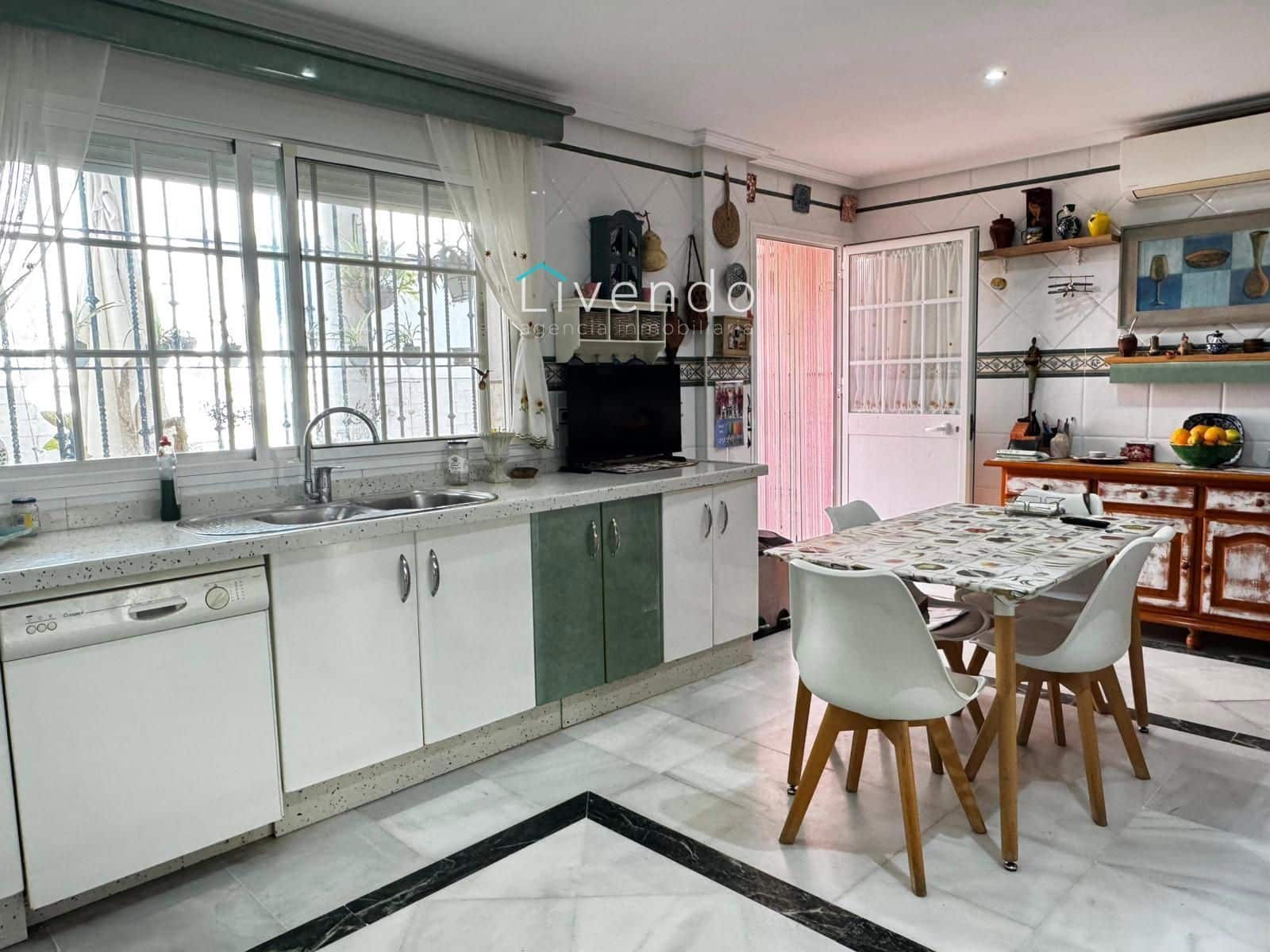 5 soverom Villa til salgs i Chiclana de la Frontera med svømmebasseng garasje - € 450 000 (Ref: 9622779)