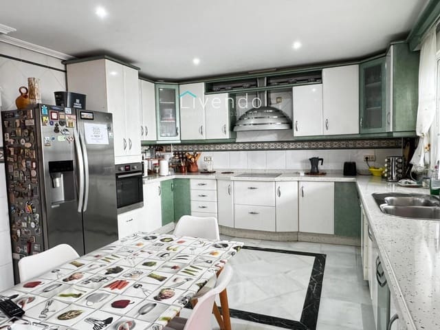 5 soverom Villa til salgs i Chiclana de la Frontera med svømmebasseng garasje - € 450 000 (Ref: 9622779)