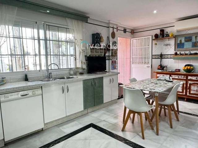 5 soverom Villa til salgs i Chiclana de la Frontera med svømmebasseng garasje - € 450 000 (Ref: 9622779)