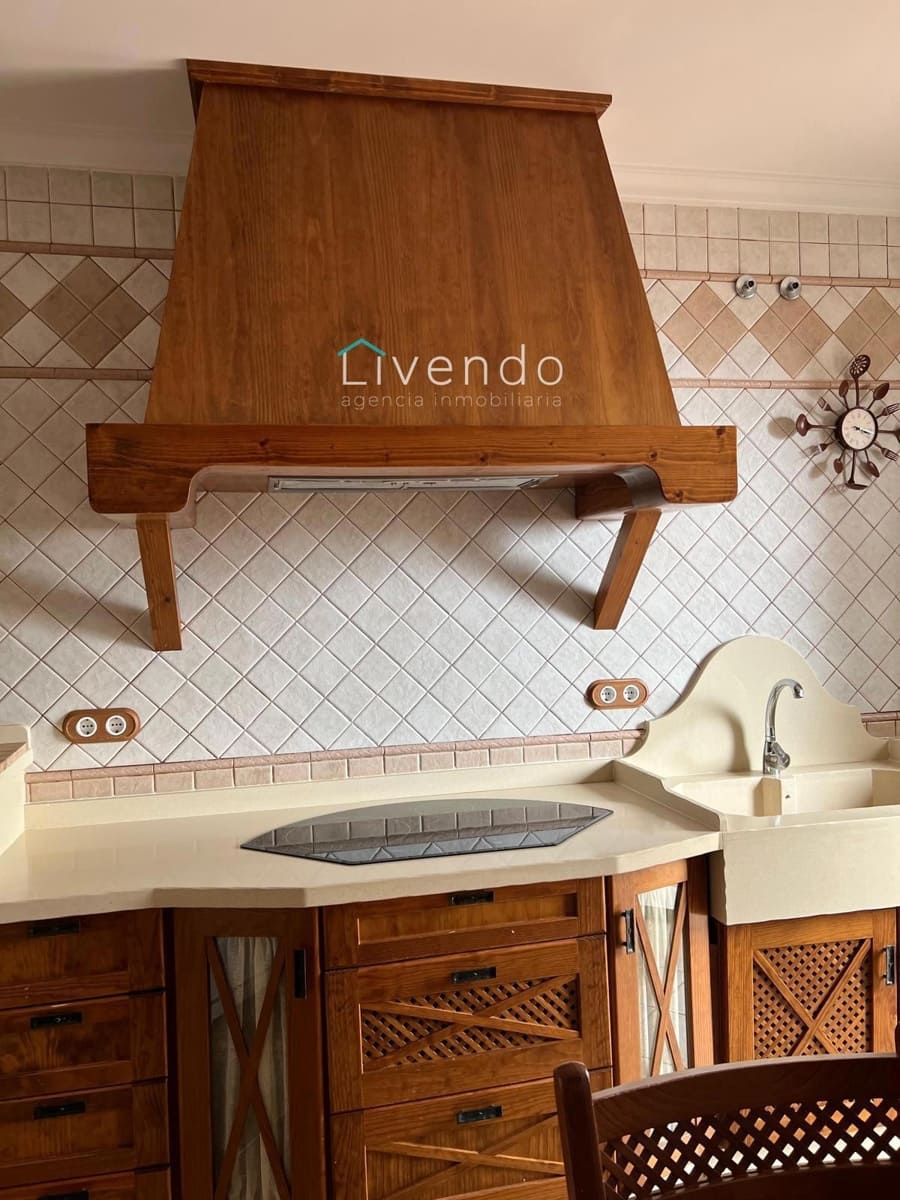 3 bedroom Villa for sale in Barbate with garage - € 290,000 (Ref: 9636163)