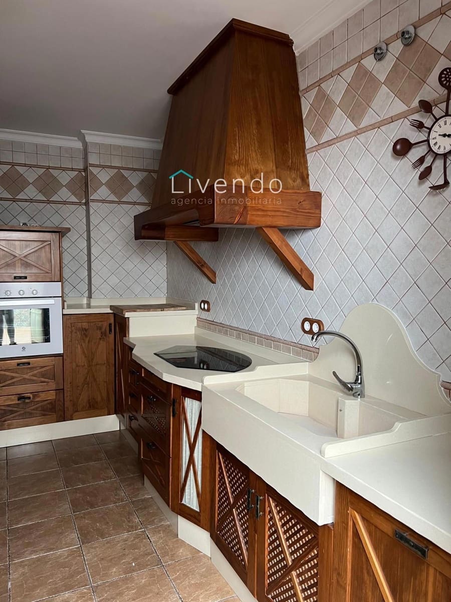 3 bedroom Villa for sale in Barbate with garage - € 290,000 (Ref: 9636163)